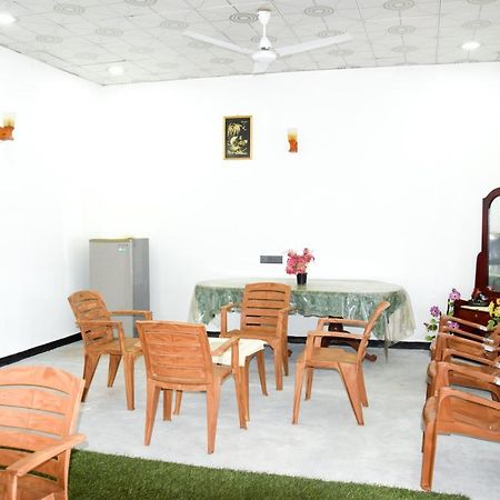 Tharaka Homestay 韦利格默 外观 照片