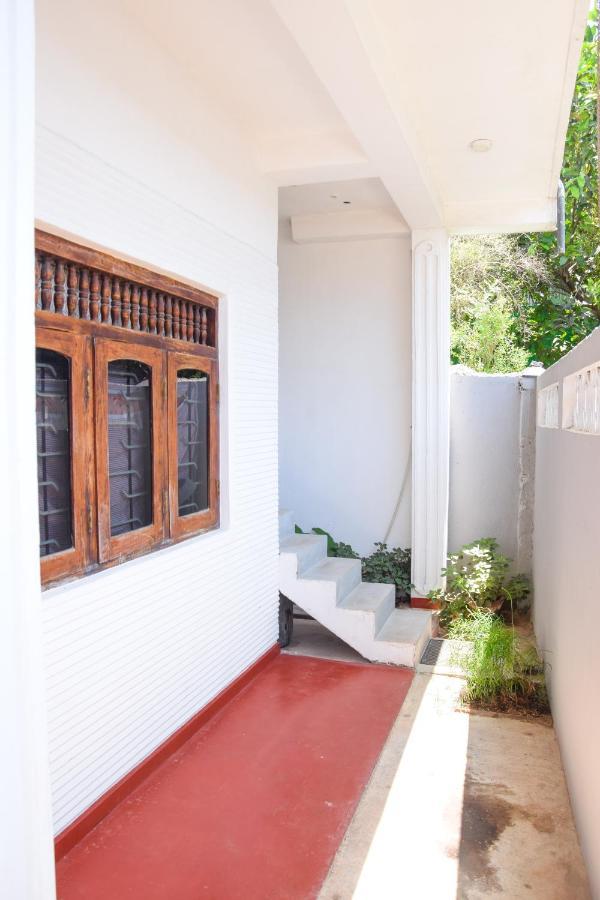 Tharaka Homestay 韦利格默 外观 照片