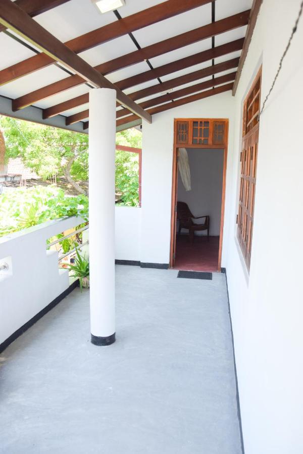 Tharaka Homestay 韦利格默 外观 照片