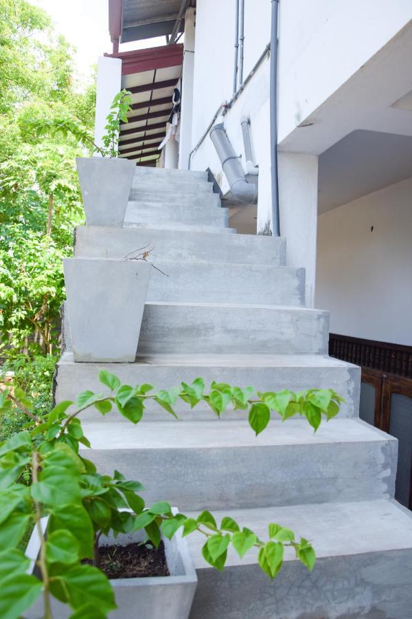 Tharaka Homestay 韦利格默 外观 照片