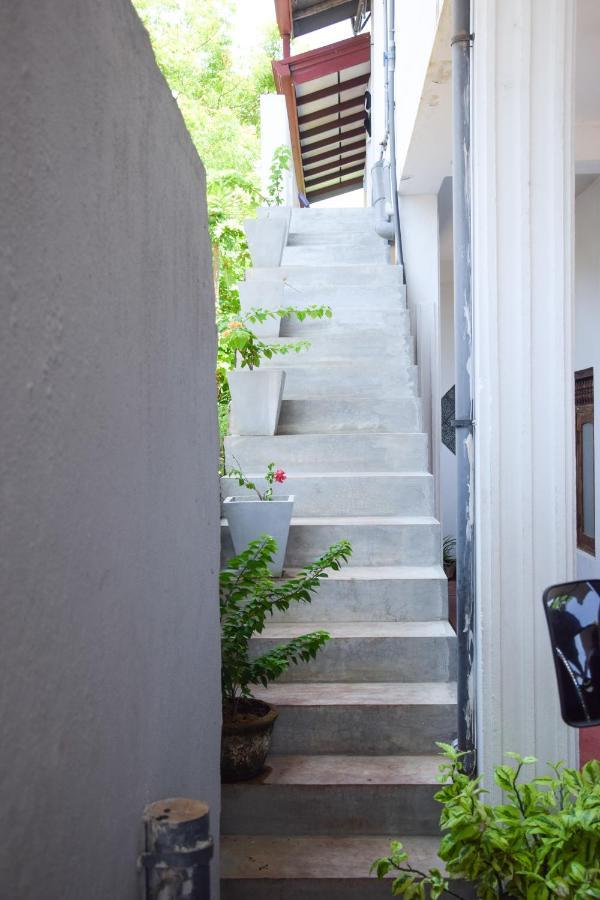 Tharaka Homestay 韦利格默 外观 照片