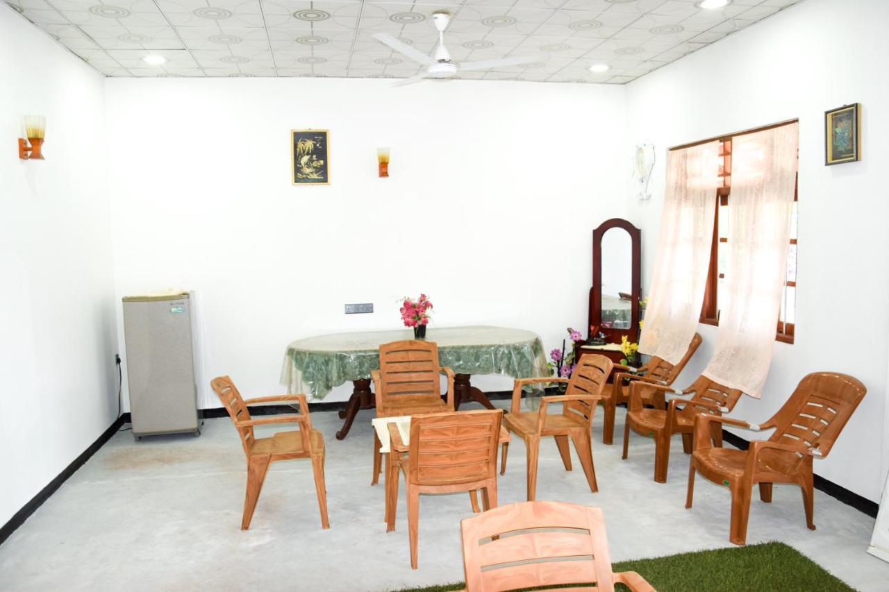 Tharaka Homestay 韦利格默 外观 照片