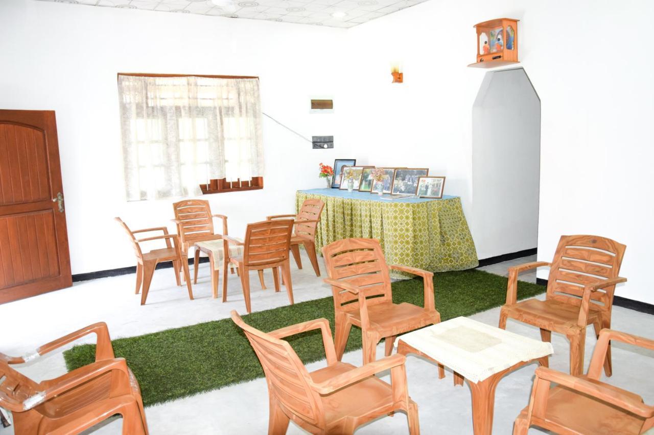 Tharaka Homestay 韦利格默 外观 照片