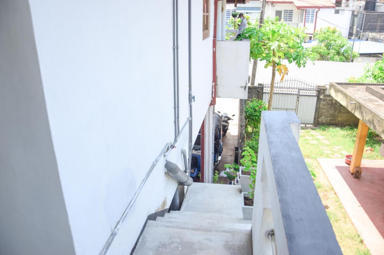 Tharaka Homestay 韦利格默 外观 照片